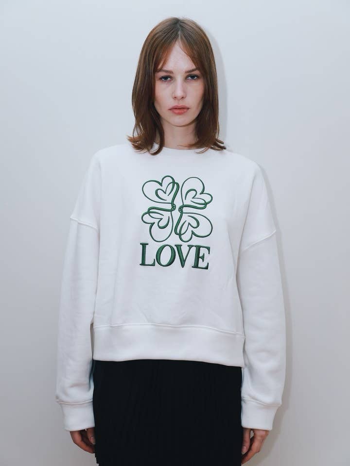 EASY MODE - Wholesale Graphic Sweatshirt - Women's - Embroidered sweatshirt - 80034