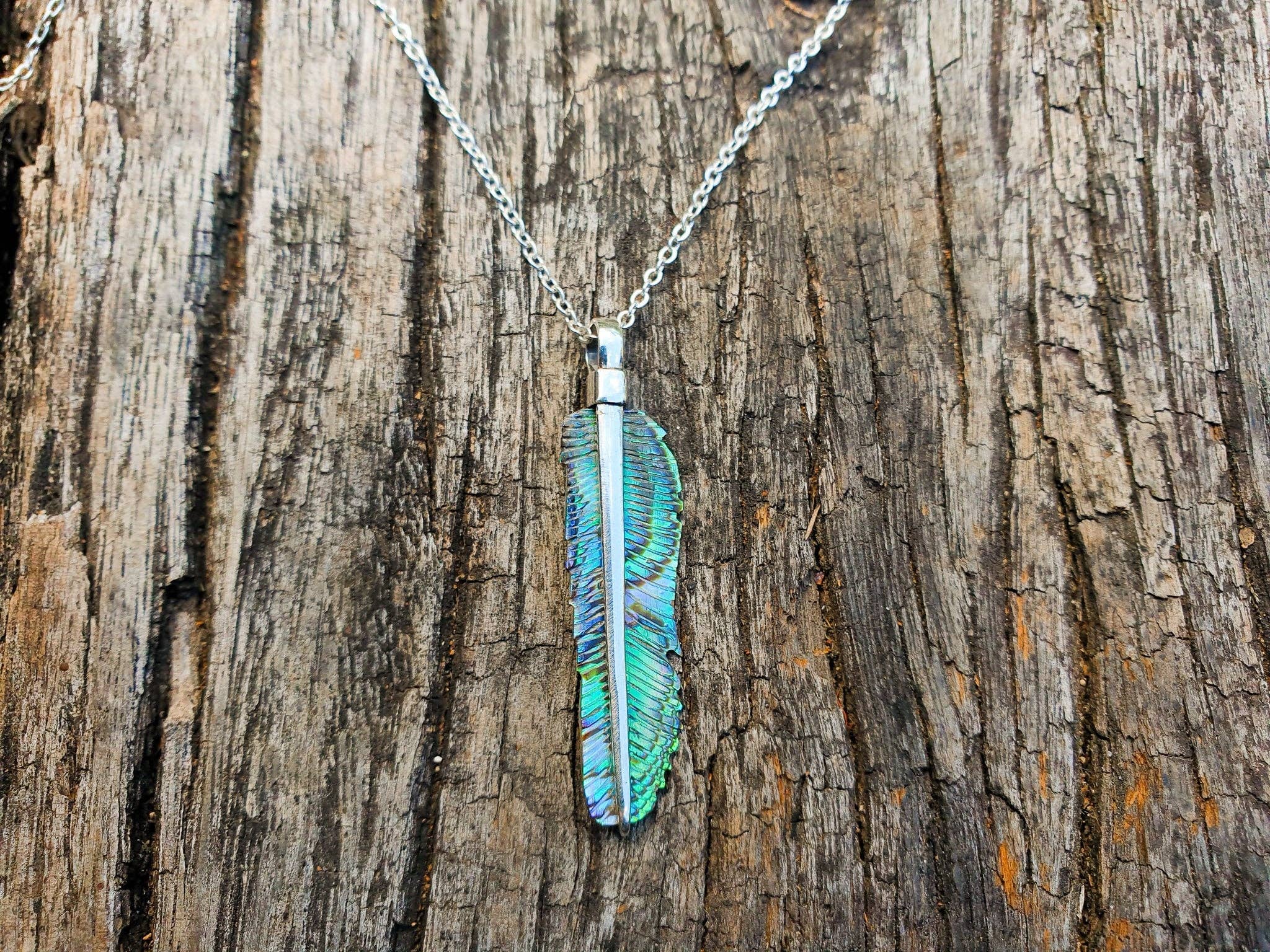 Feather Tribe - Vente Colliers à pendentif - Collier Plume Abalone Super Mini - Argent/Épine en Laiton0