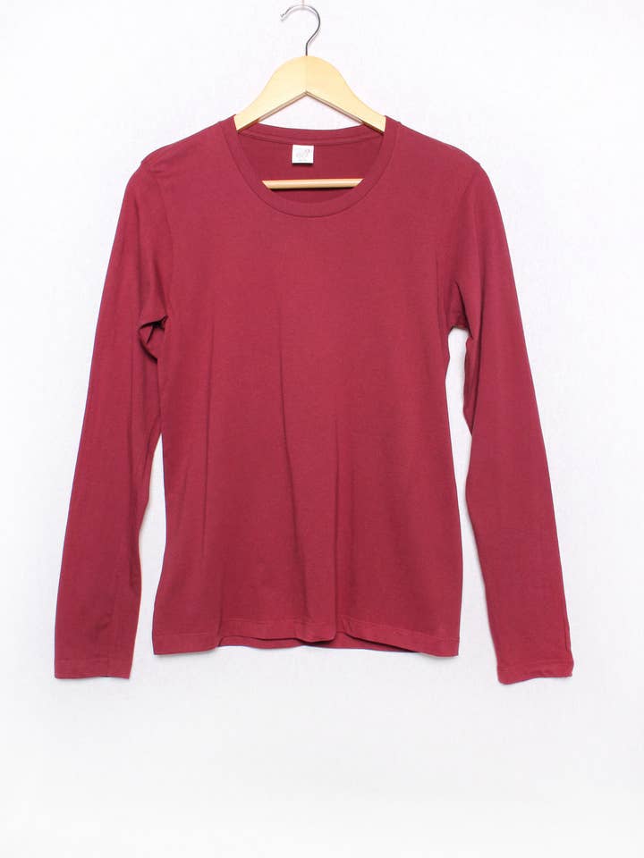 Top Basic Solid a manica lunga da donna per la vendita all'ingrosso da parte di Good Stuff Apparel