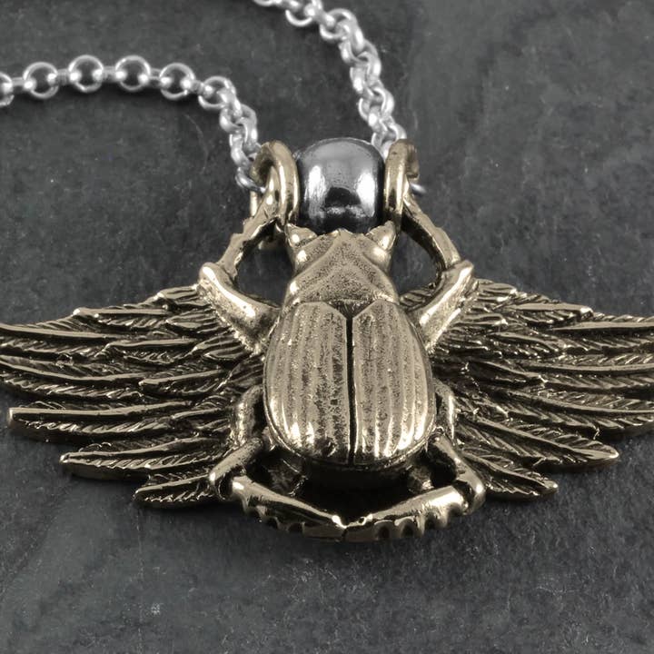 Collier petit scarabée - Bronze pour la vente par Lost Apostle