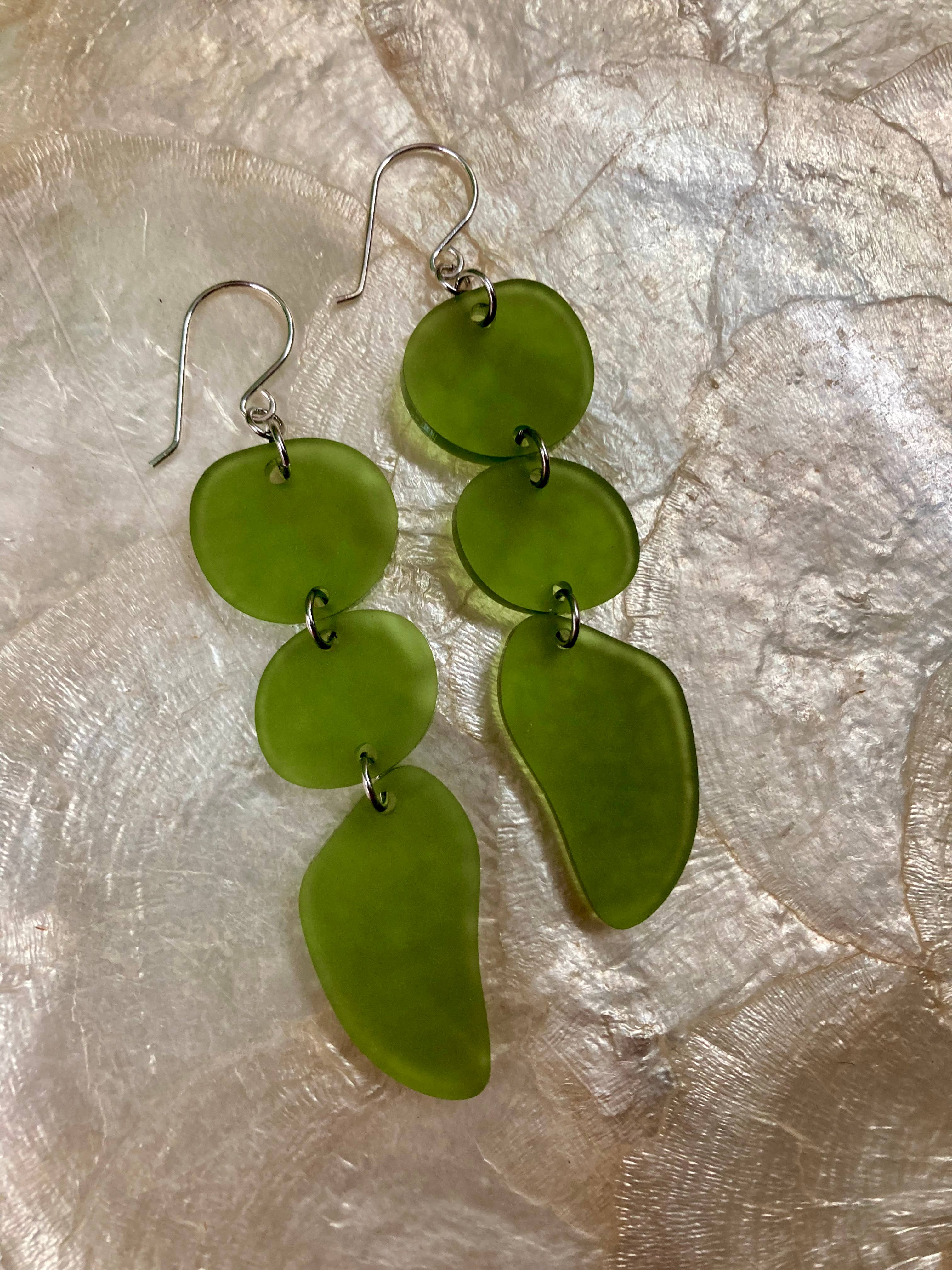 The Lost & Found - Vendita all'ingrosso Orecchini pendenti - Orecchini a tripla goccia «Rainbow Irridescent»13