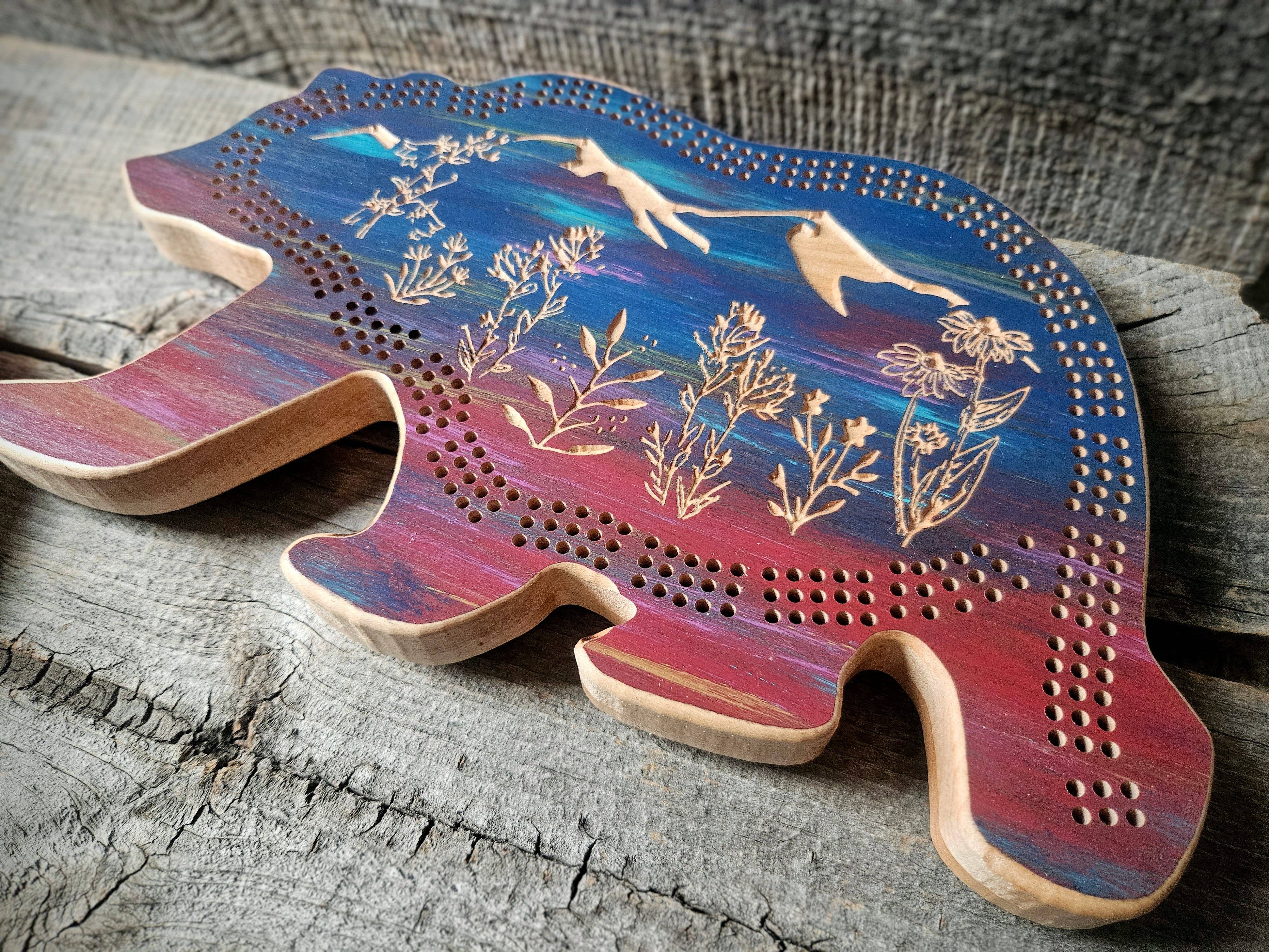 Knotty Pine Woodworks - Vente Jeux de société - Planche de cribbage en forme d'ours - Montagnes de fleurs sauvages5