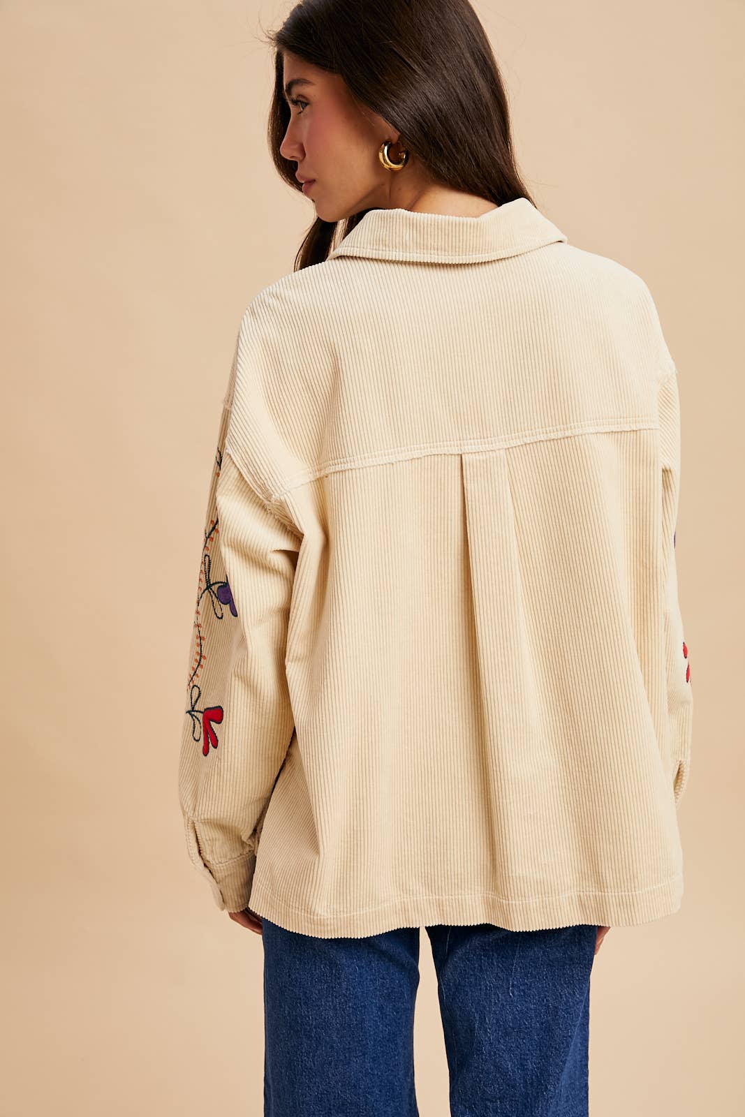 In Loom – Großhandel Hemd mit Button-down-Kragen – Damen – CORD-HENLEYSHIRT MIT STICKEREI12