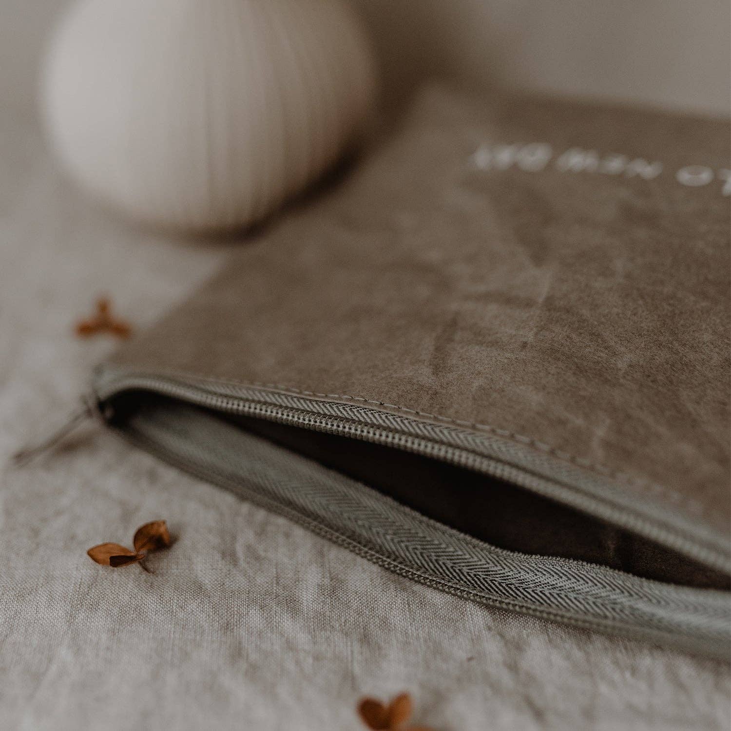 Eulenschnitt - Wholesale Toiletry Bag - Unisex - Hello New Day cosmetic bag (pack of 6)7