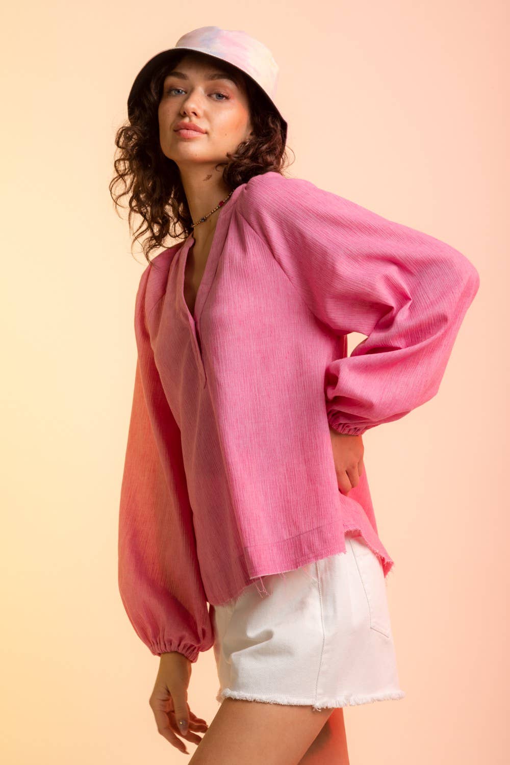 VERY J – Großhandel Bluse – Damen – LT25429-gewebte Mullbluse mit V-Ausschnitt8