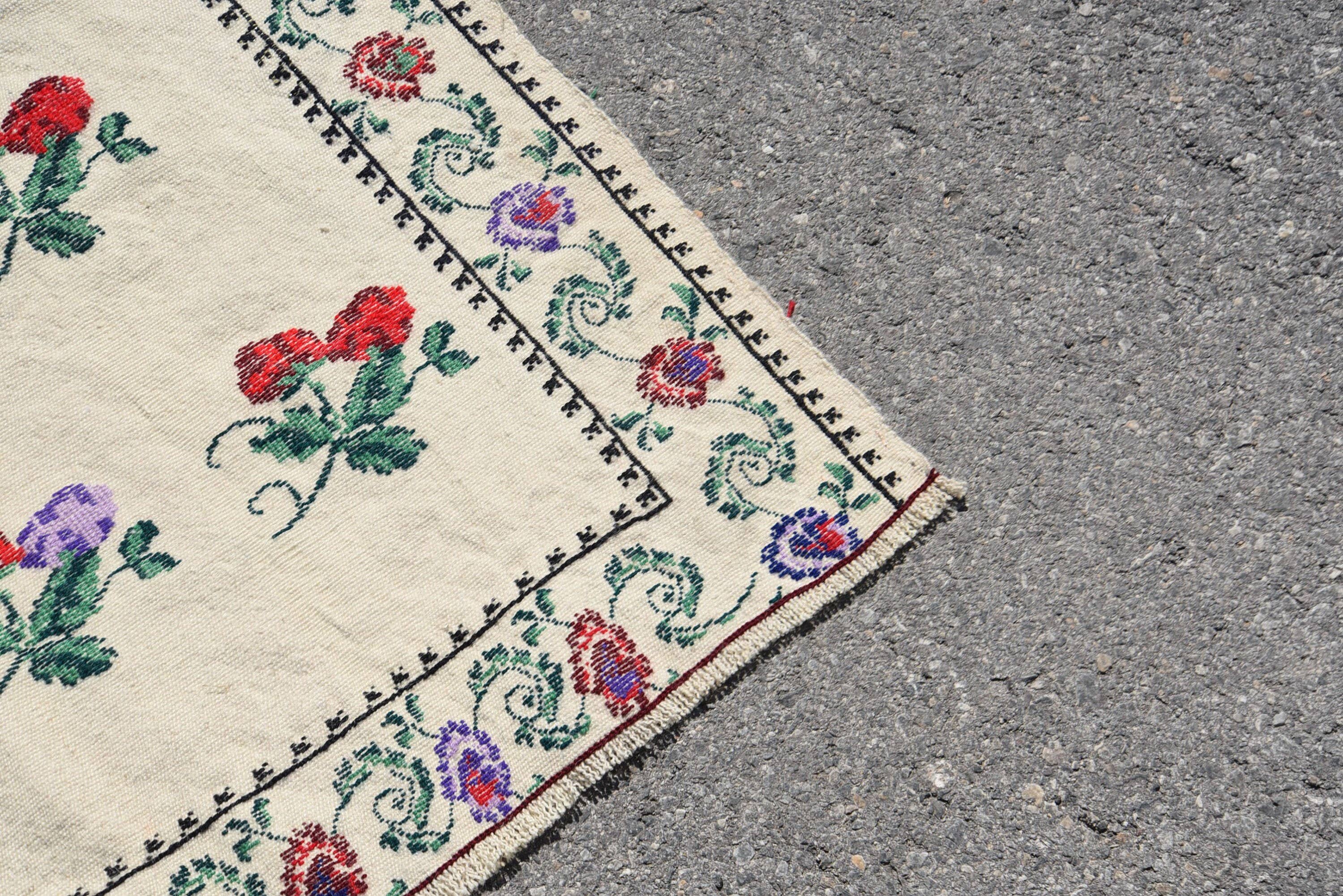 The Loom Wholesale – wholesale Hallmatta – Vintage handvävd blommig ullmatta i kräm och röd8