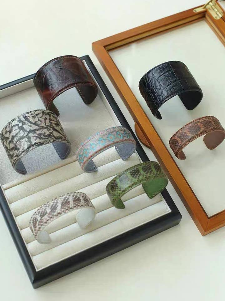 Vintage Leather Wide Open Bracelets DP25B585 for wholesale by Dipped Shop