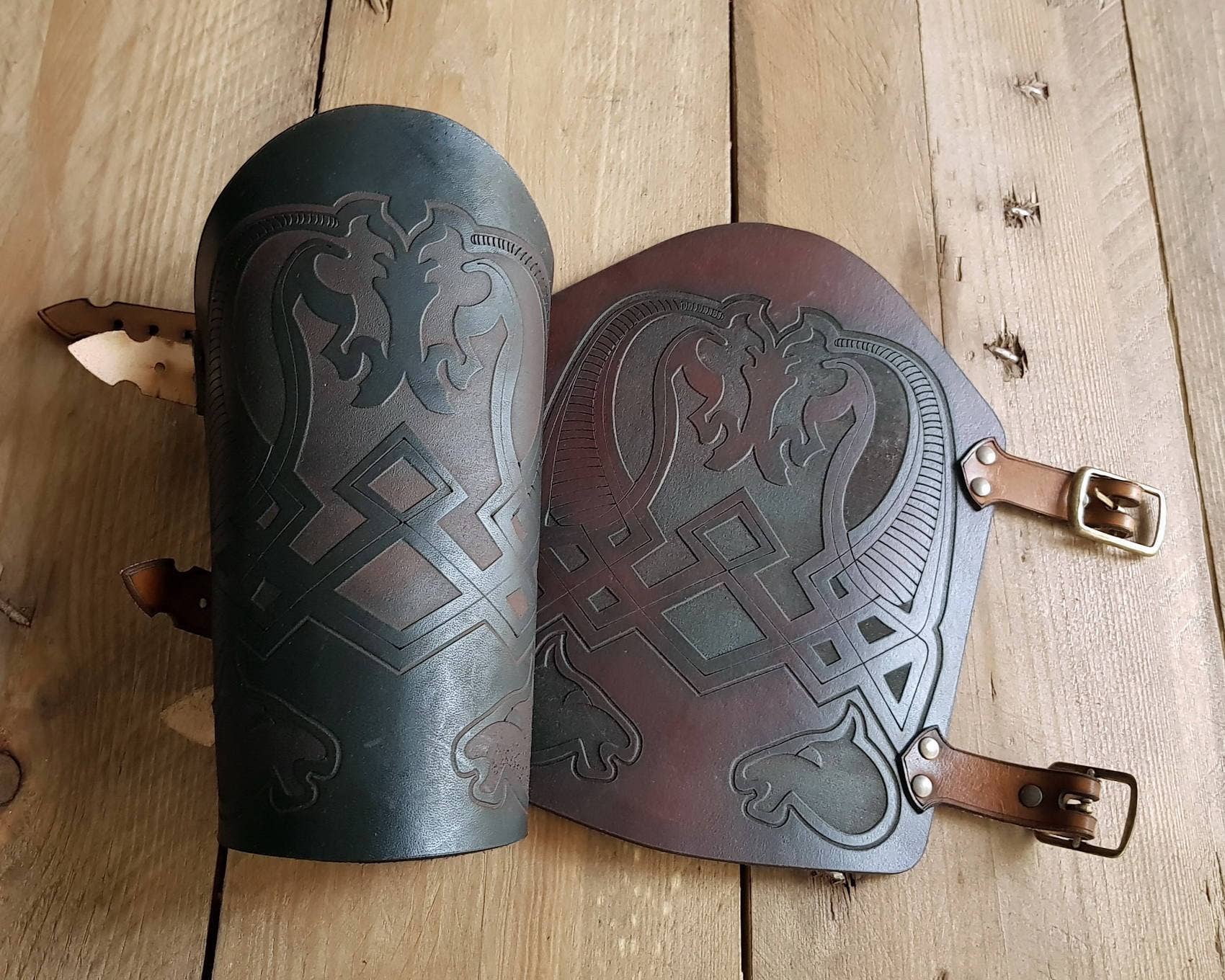 Outcast Props - Wholesale Costume - Unisex - Rohirrim horses engraved Bracer.3