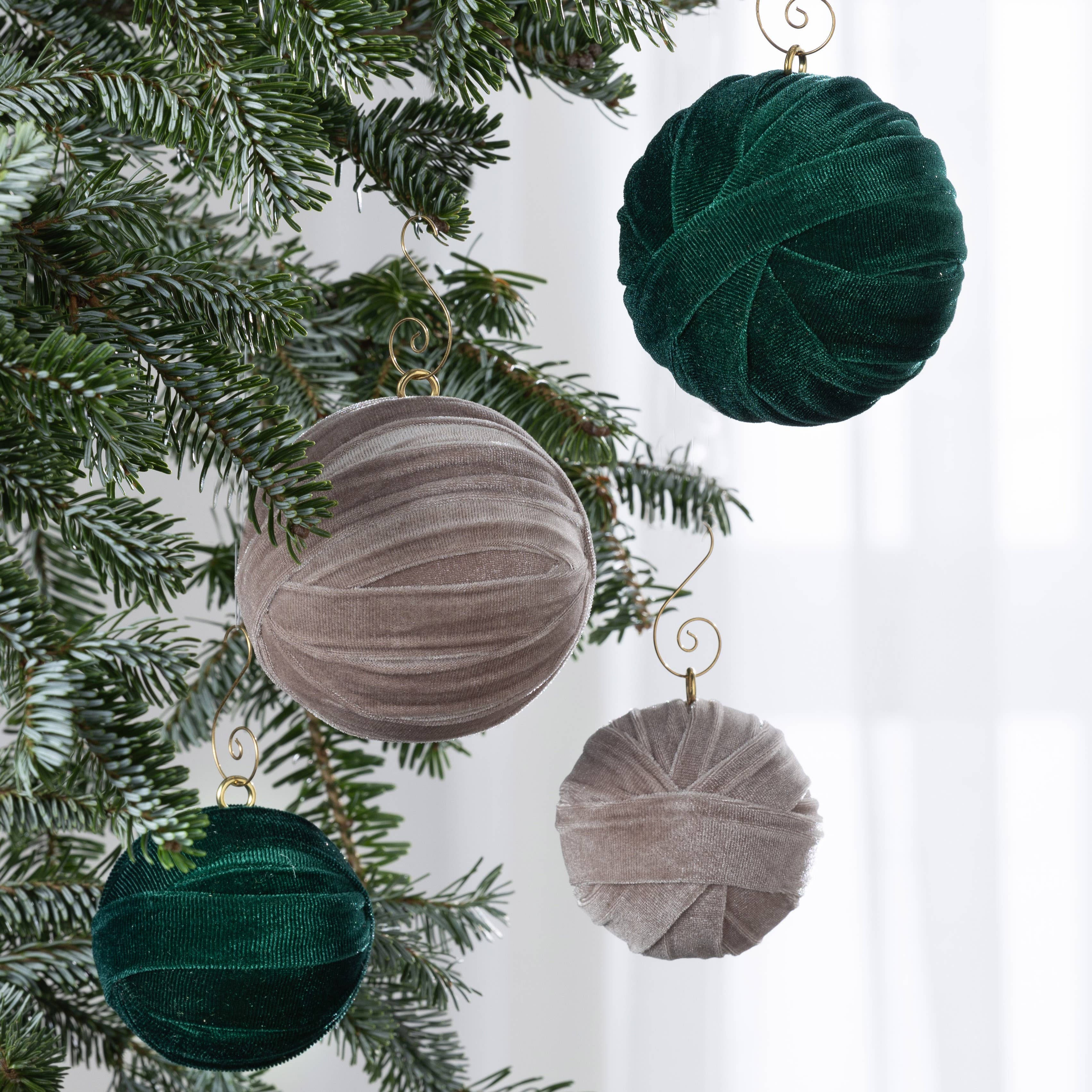 Your Heart's Content – wholesale Ornament – Velvet sphere ornaments for trees, garland, mantel decor17
