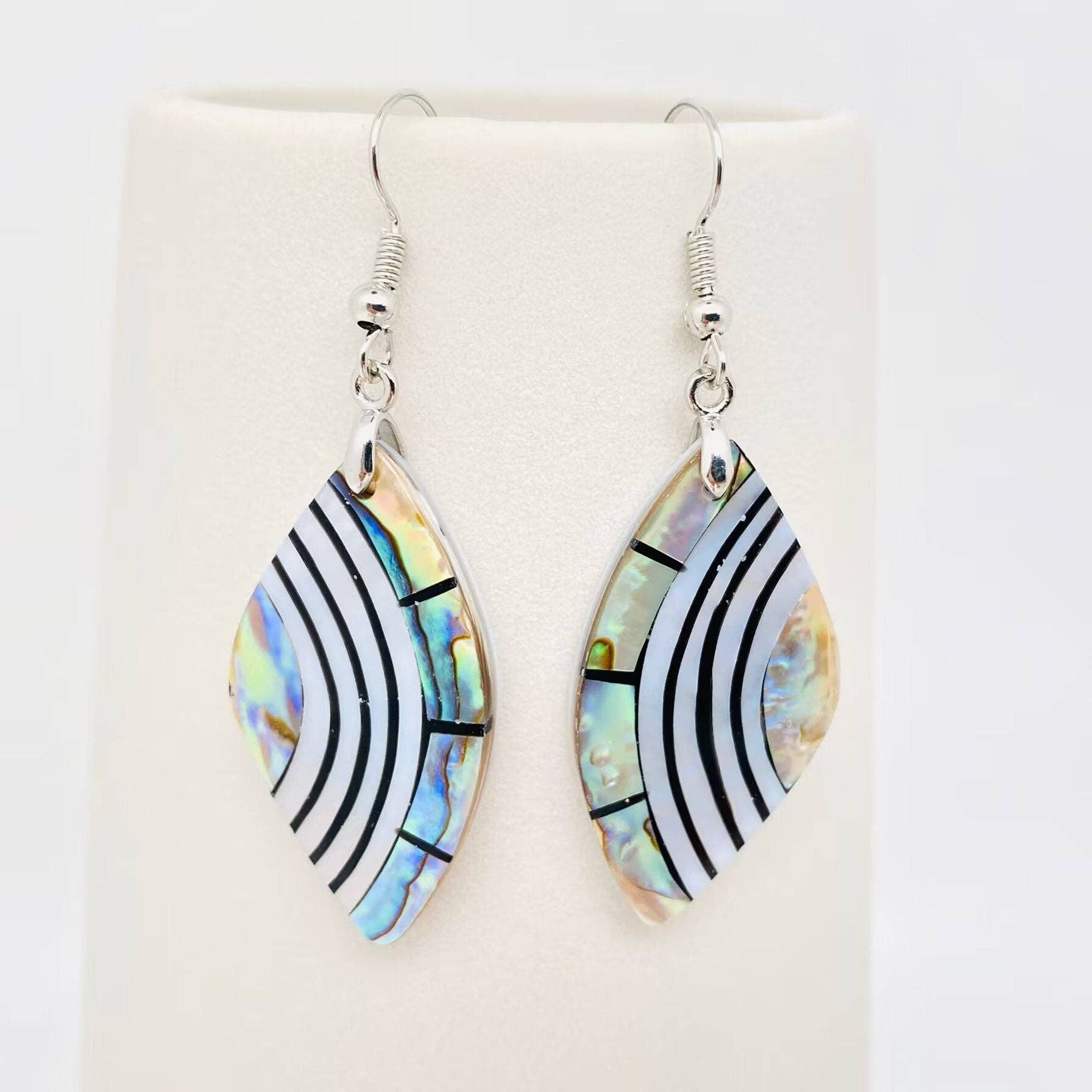 Mio Queena - Vendita all'ingrosso Orecchini pendenti - Orecchini pendenti geometrici a conchiglia di abalone multistile4