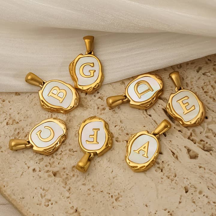 Retro Buchstabenanhänger für den Großhandel von Lyonlee