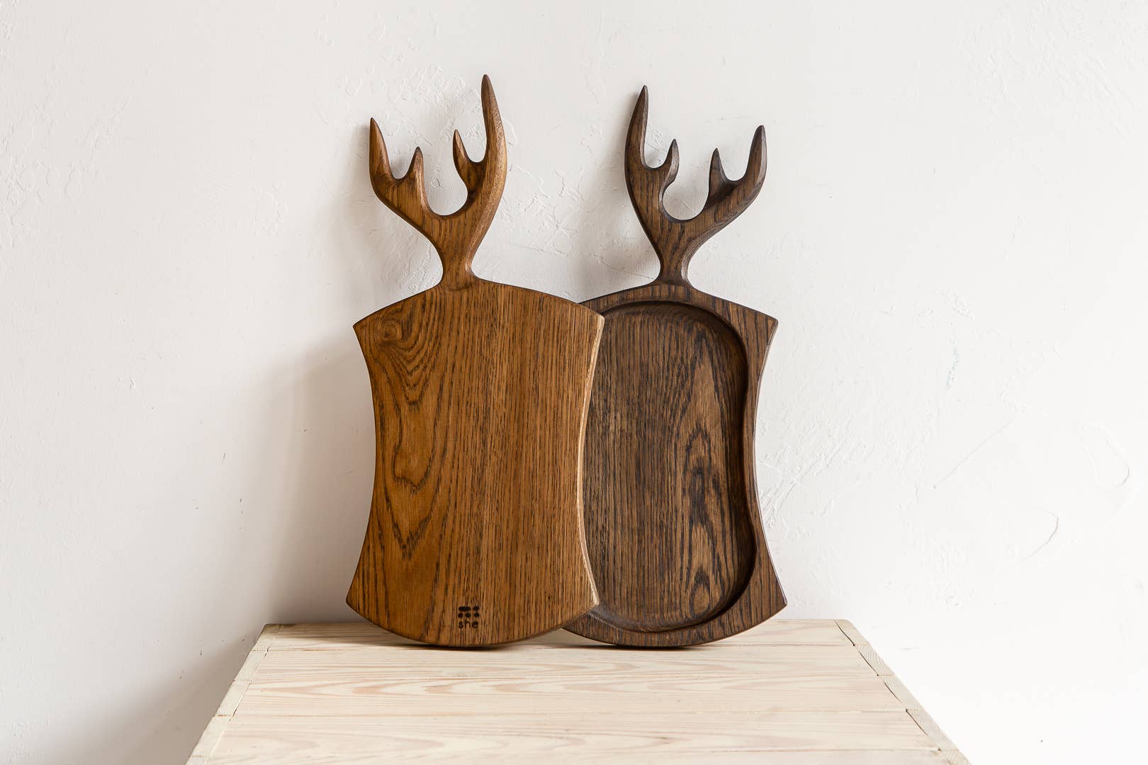 Farnoe - Wholesale Flatware Serving Piece - Oak “horned” serving/chopping board with a deepening6