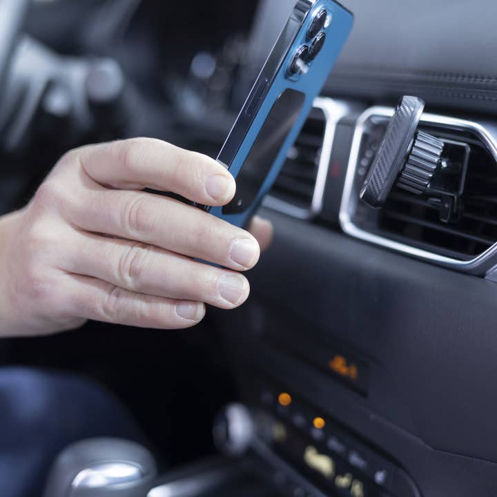 DGN Gadgets - Wholesale Charging dock - Universal Strong Magnetic Car Air Vent Mount for Smartphones2