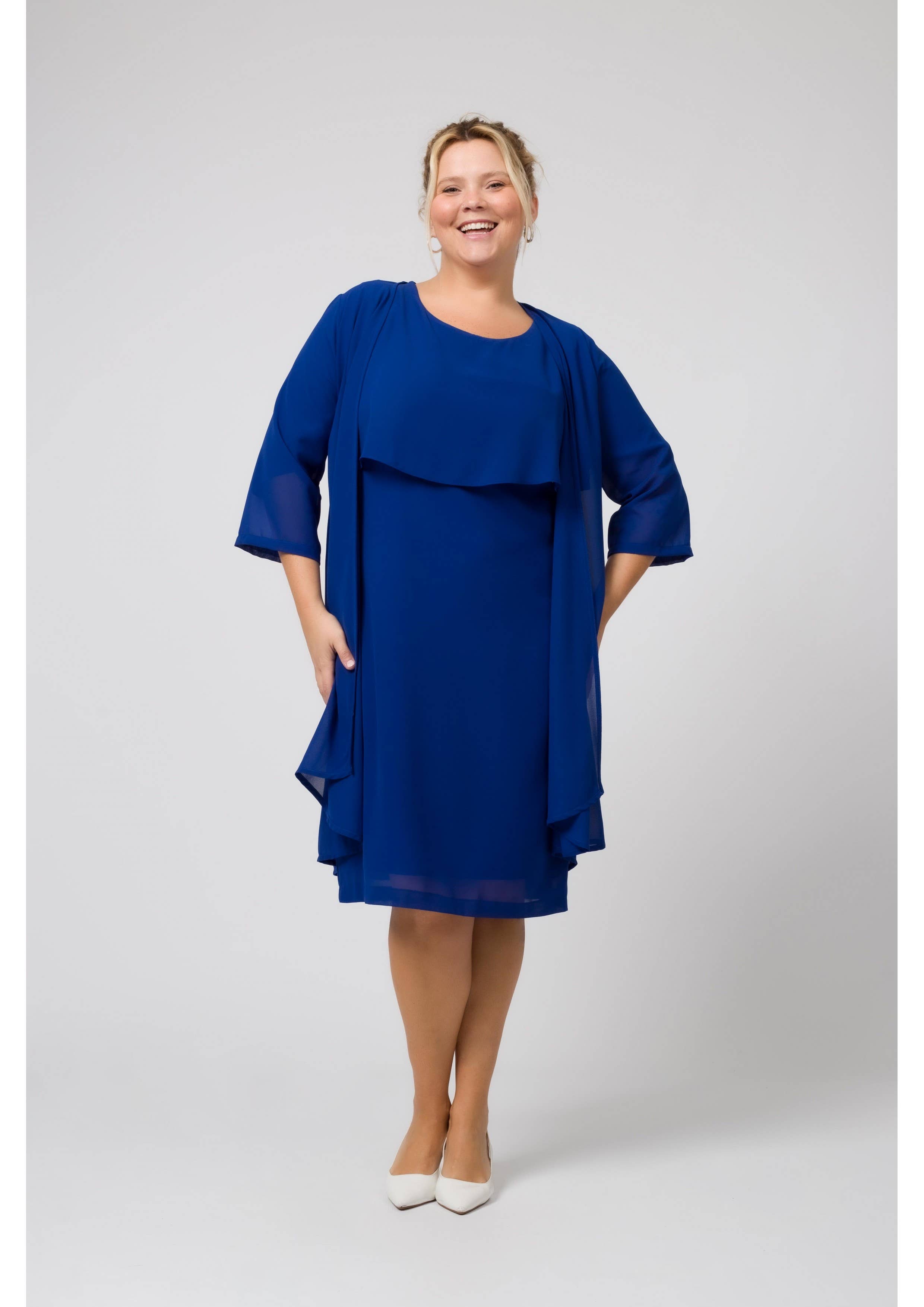 Teresa Cardoso Oliveira – Engroshandel Kjole - Dame – Enfarvet kjole med flæse ved hals og ærme, forårs- og sommersamling, plusstørrelse5