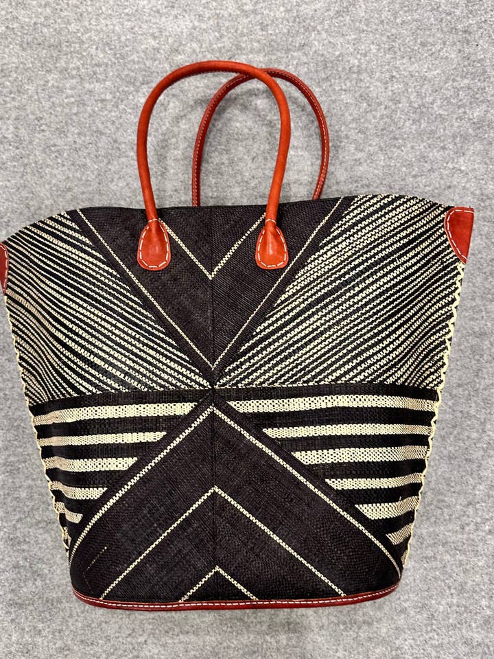 Grand sac cabas en paille Mariposa pour la vente par Shebobo