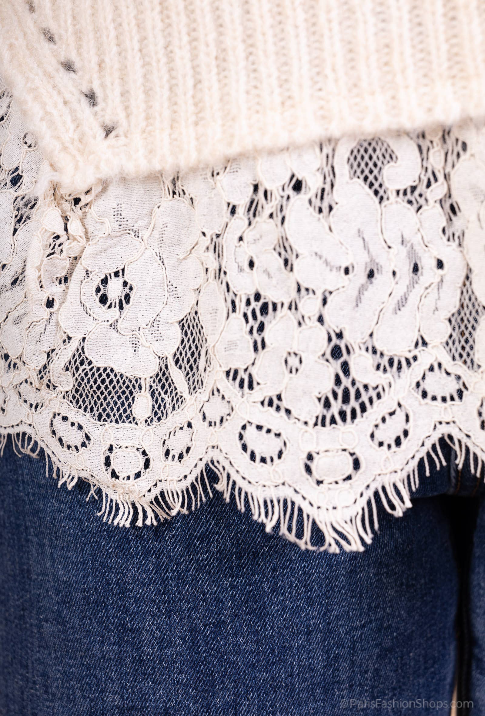 L'Emotion – wholesale Pullovertröja - Dam – Flätstickad tröja med lager-på-lager-effekt och spetsvolanger5