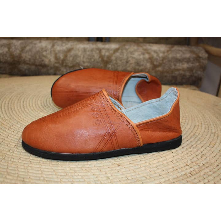 Boutique Huléti - Wholesale Mules - Women's - Camel LEATHER slippers - TIRE SOLES - Foldable heels - “sewn backwards” - Men & Women - From 40 to 45