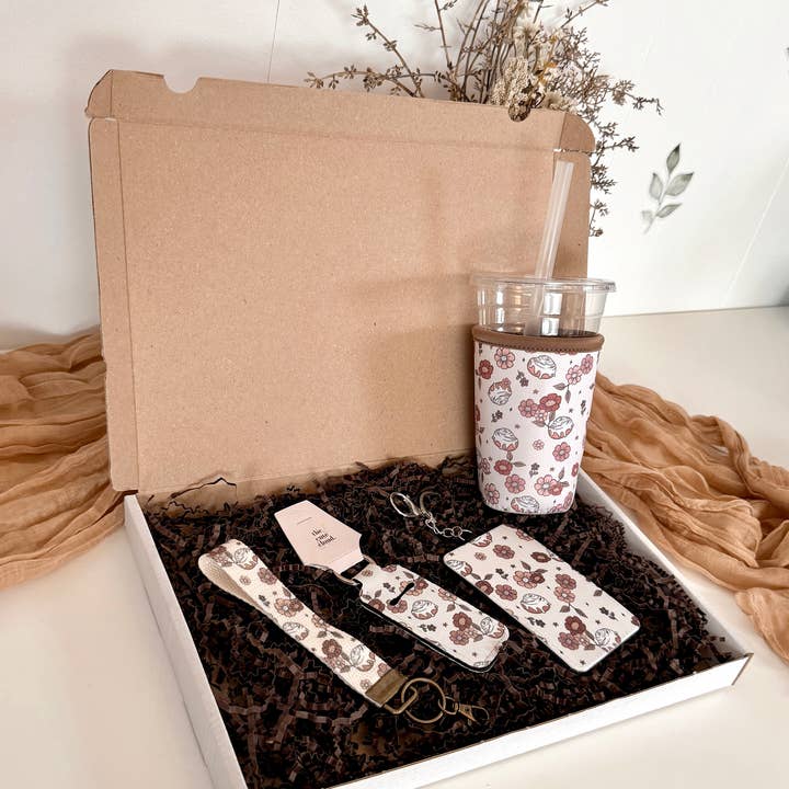 Coffret Cadeau d'Automne Assorti de Petits Pains à la Cannelle Ensemble d'Accessoires d'Automne et autres tendances Résultats pour coffret cadeau esthetique en vente B2B. Retours gratuits et paiement à 60 jours sur Faire sur Faire.