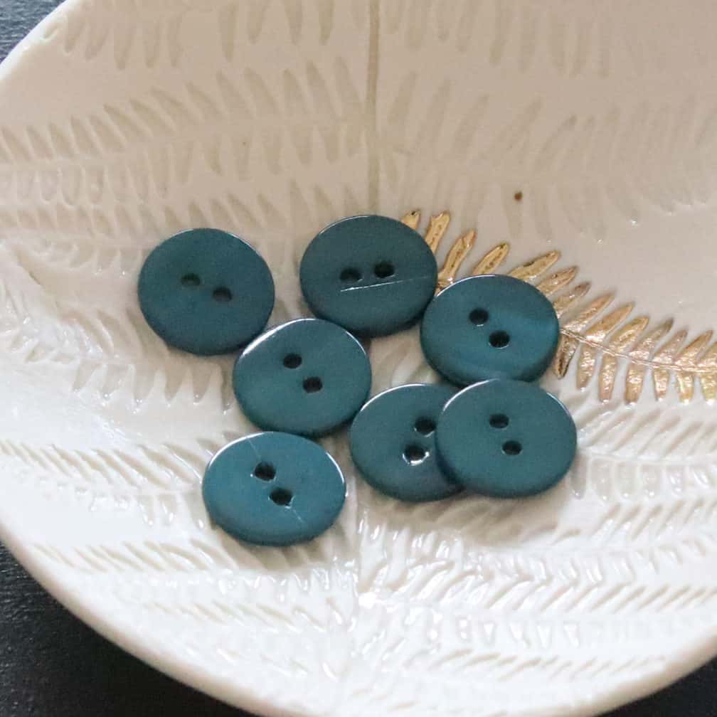 Lise Tailor - Wholesale Sewing Button/Snap - Flat mother-of-pearl buttons with 2 holes11