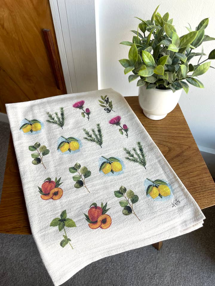 Aquarell Mehlsack Geschirrtuch (Beige) Kräuter & Obst für den Großhandel von Kristin Schmidt Artist