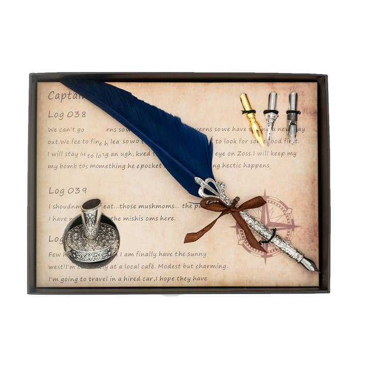 Ensemble cadeau de plume avec stylo, support et 3 plumes - Bleu marine pour la vente par Mad Witch Ltd