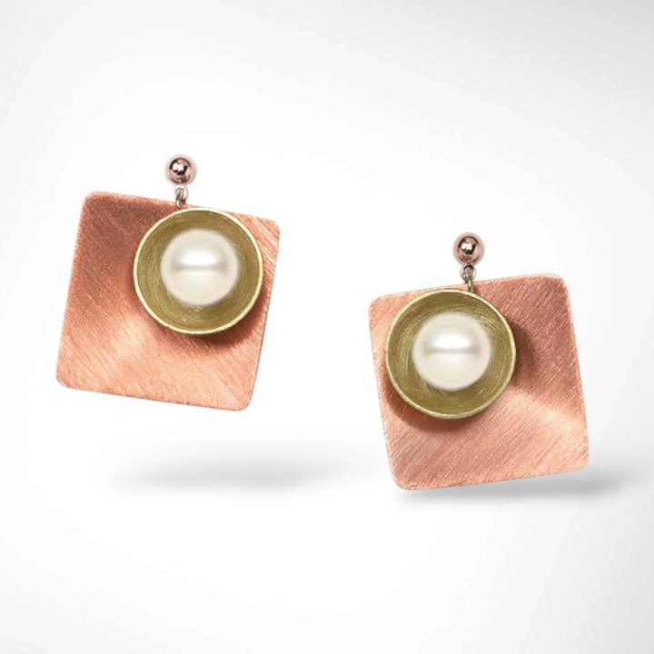 SPRAY Slående Böjda Fyrkantiga Blandade Metallörhängen med Metall- och Accentpärlalternativ från SCULPTURAL-kollektionen för wholesale av Chick Boss LLC