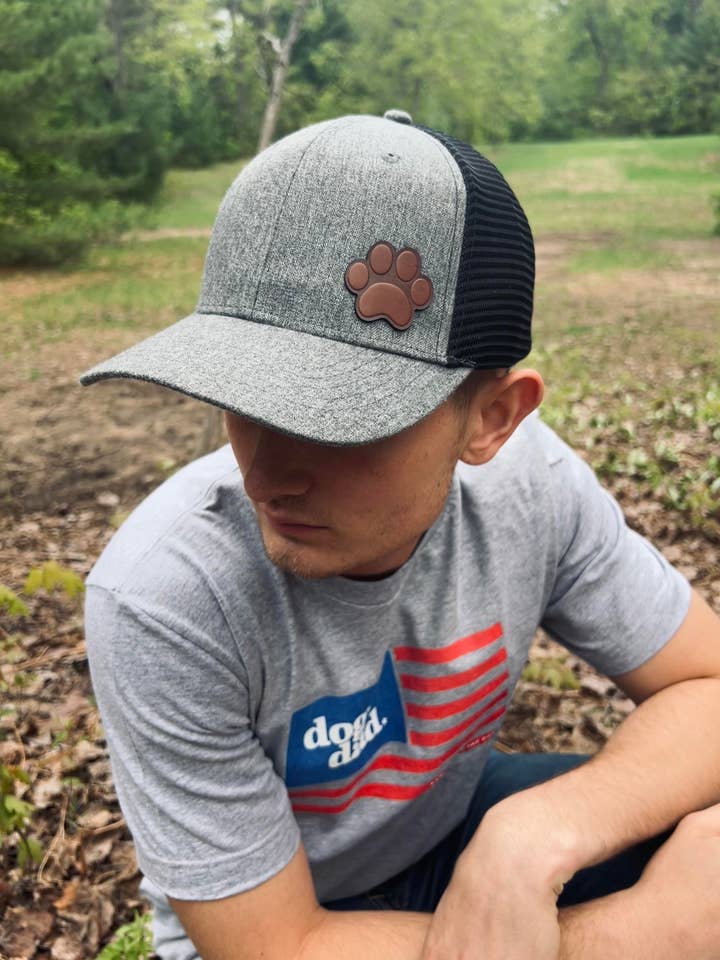 Signature Paw Lederhut mit seitlichem Aufnäher für den Großhandel von PAWZ