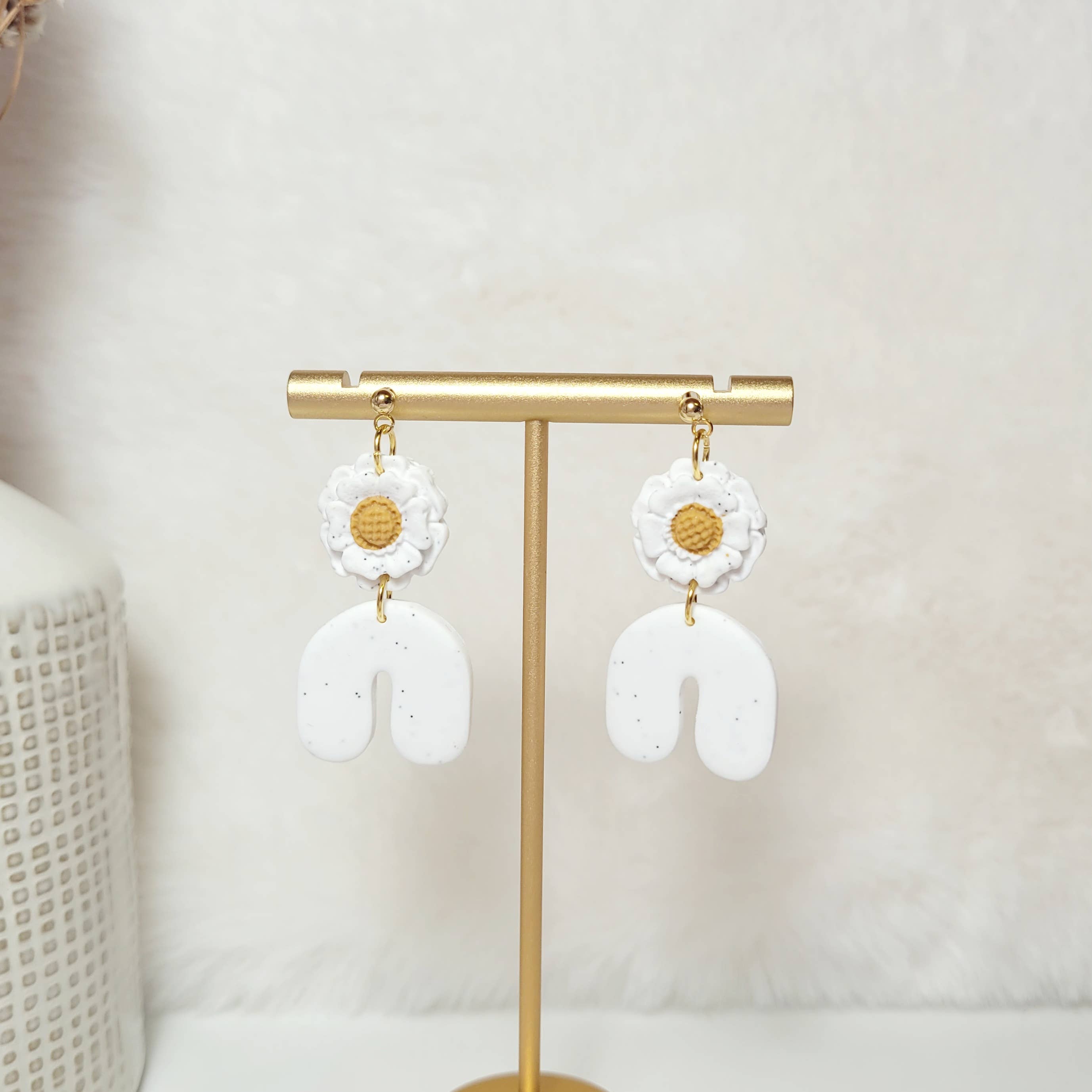 Spiegel Clay - Wholesale Dangle Earrings - Arch with flower dangles1