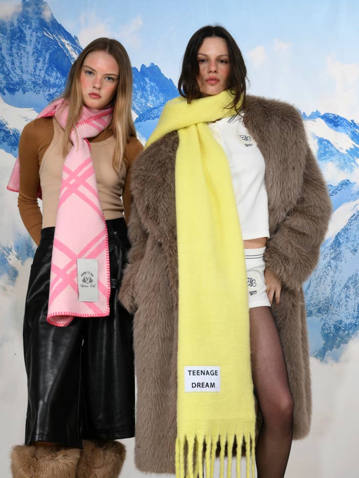 Verb to do - Wholesale Scarf - Unisex - PINK SPORTY SCARVE4