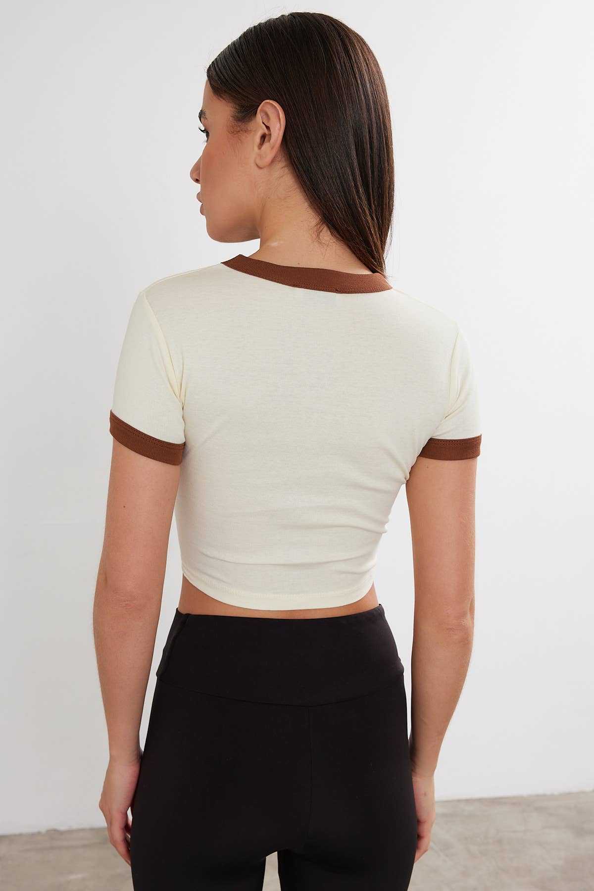 VAV NEW YORK – T-shirt estampada - Mulher por atacado – T-shirt de mulher com estampa de coração cortado Crop Top com estampa de coração2