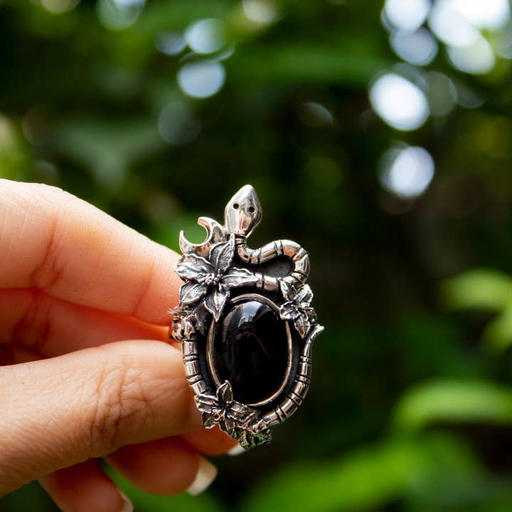 Ambra Jewels - Wholesale Cocktail/Statement Ring - Serpent’s Embrace: Black Onyx Ring, AR- 76371