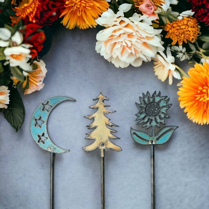 Iron Jewel - Wholesale Garden/Lawn Stake - Sunflower plant stake celestial garden Moon lawn stake Tree