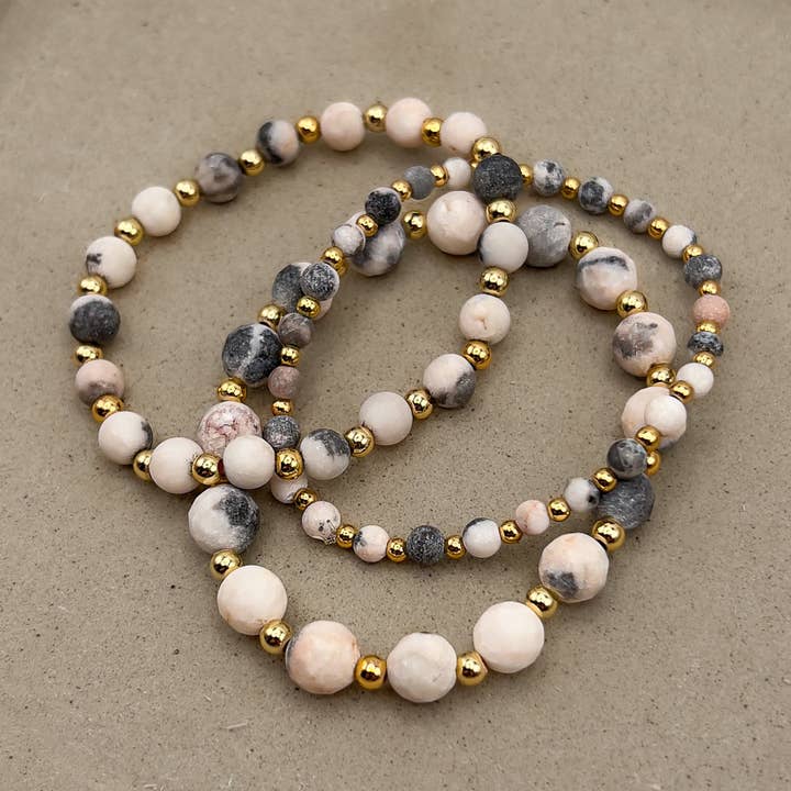 Lyserød Zebra forgyldt sten armbånd for engroshandel hos Avalon Days