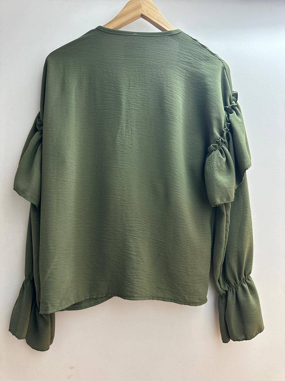 LORIANE - Wholesale Shirt - Women's - 9735U Plain blouse with ruffle5