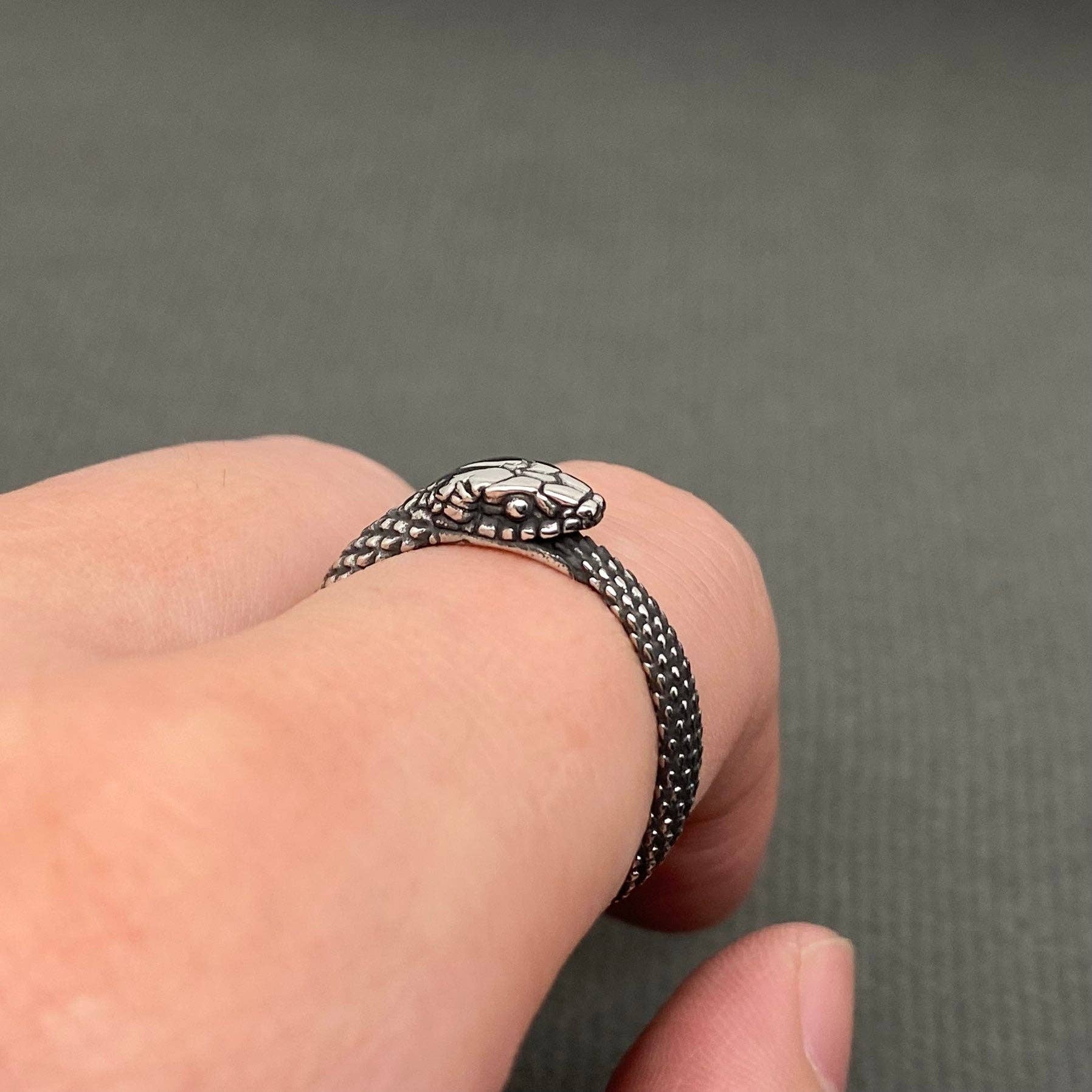 Mio Queena - Wholesale Cocktail/Statement Ring - Ouroboros Unisex Stainless Steel Snake Ring - MJ/MR3