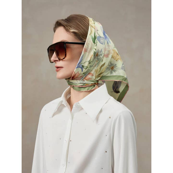 ASYII – Großhandel Schal – Damen – Bedrucktes Seidentwill-Quadrat mit Blumenmuster2