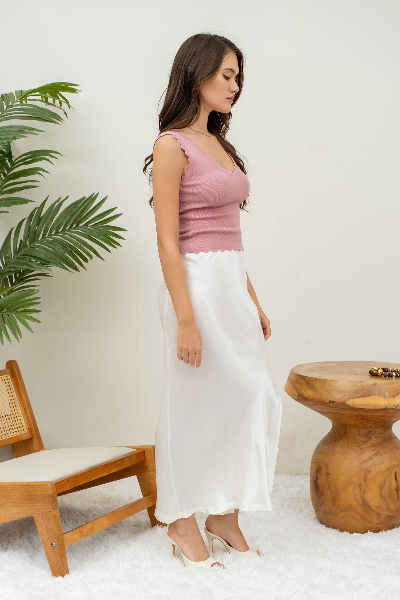 The Workshop Studio – wholesale Stickad topp - Dam – ÄRMLÖS TRÖJA MED KAMMUSSLINGSKANT STICKAD CROP TOP44