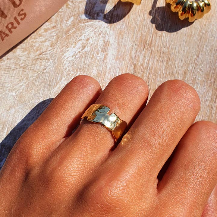 Justerbar damesring i forgyldt kobber - perfekte julegaver for engroshandel hos Venus Paris