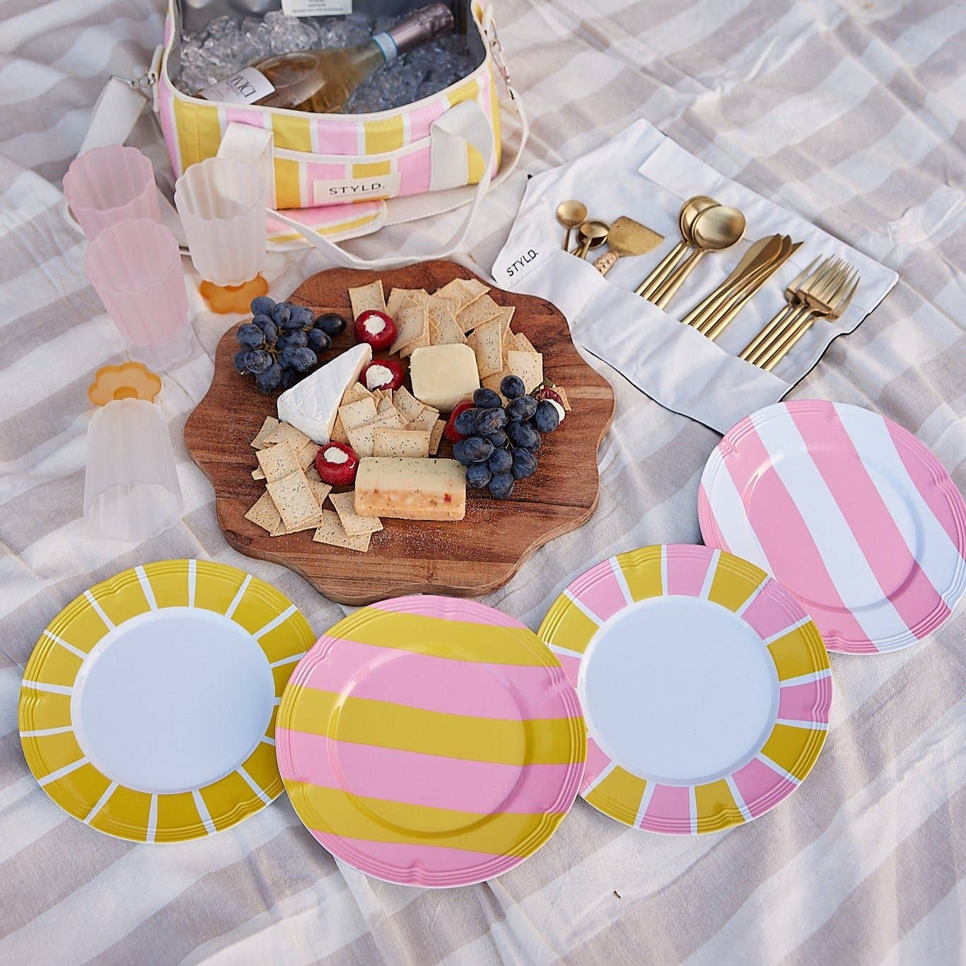 STYLD. - Wholesale Tableware set - Baby, Let's Go Outside Melamine Plate Set | Striped5