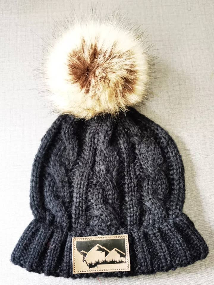 Pompom adulto preto Montana por atacado de Montana Tees