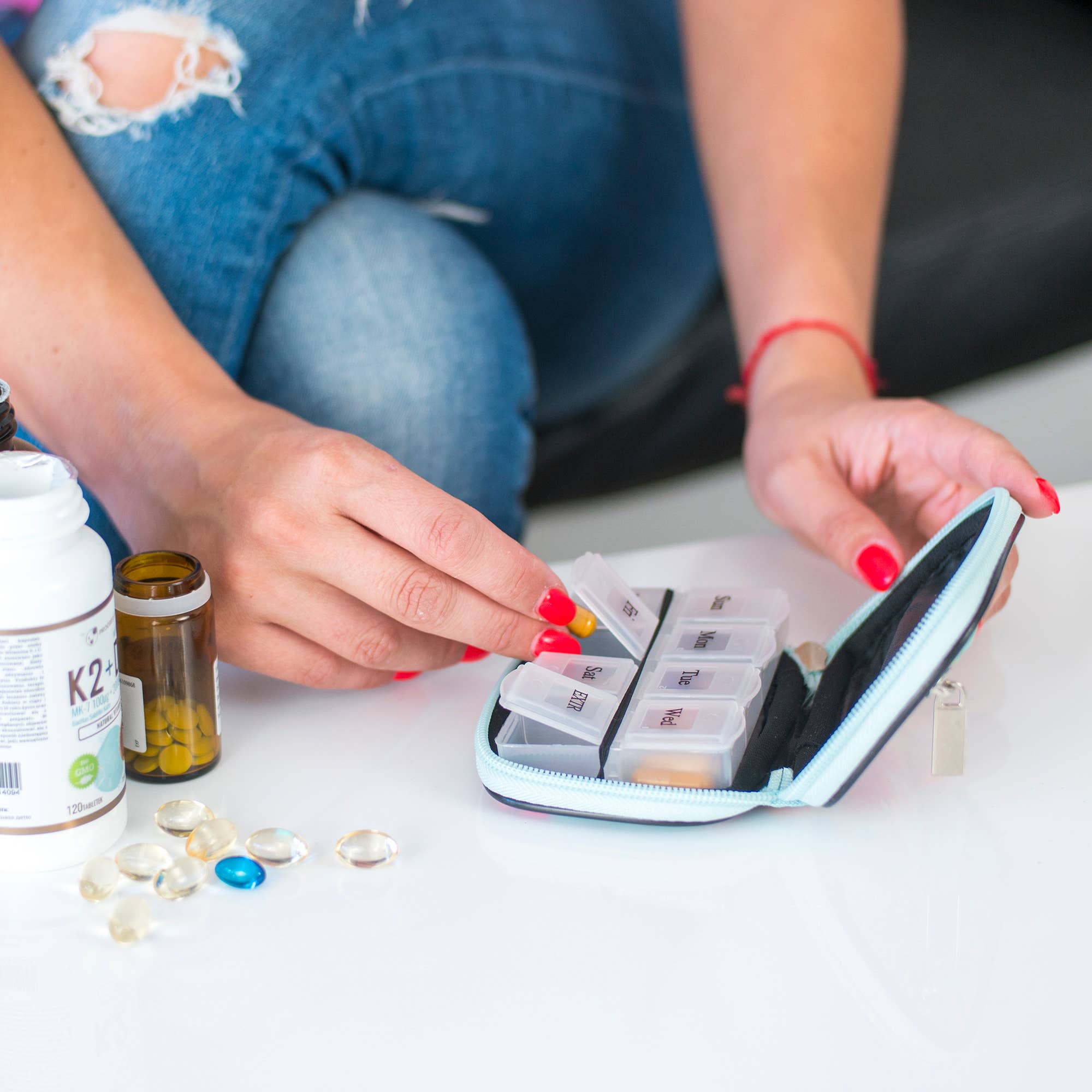 MADE EASY KIT - Wholesale Pill Organizer - Made Easy Kit Pill Case - 7-Day Travel Medicine Organizer48