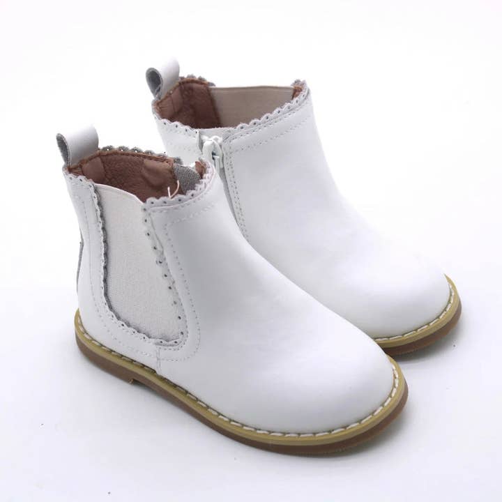 Izzy 𝐁𝐎𝐎𝐓𝐒 - White for wholesale by Yourtay