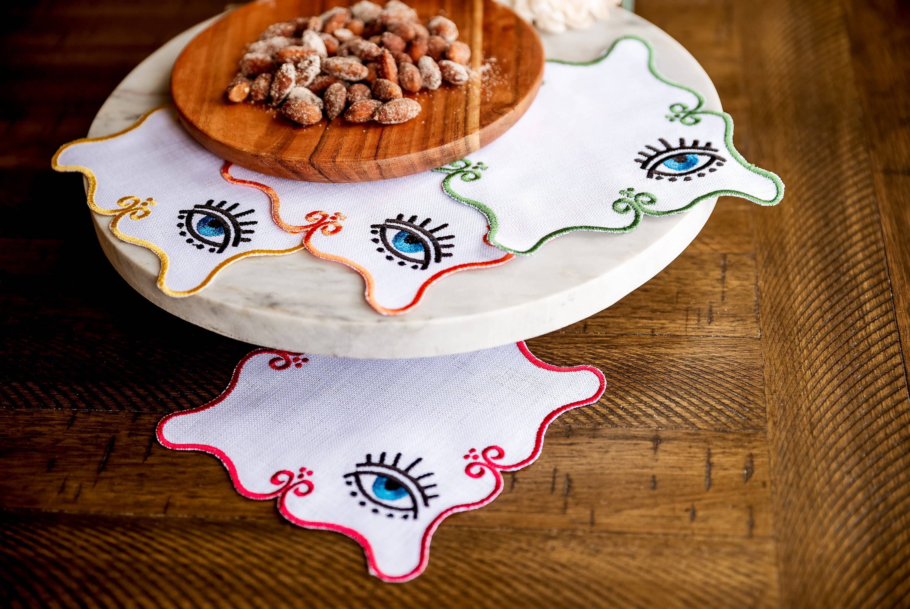 Hemsin Atelier – wholesale Middags- och tygservett – Ond öga broderade linneservetter (Bästsäljare)2
