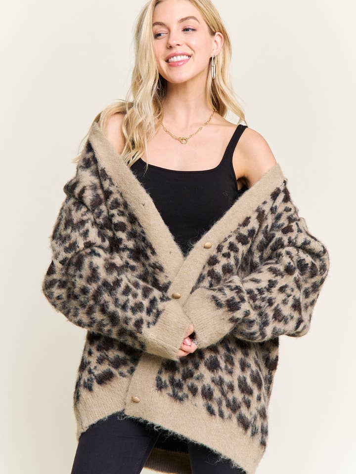 CESW4181-LEOPARDMÖNSTRAD LUDDIG STICKAD KOFTA för wholesale av ADORA LA