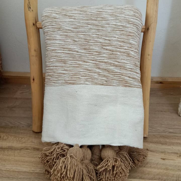Melecraft - Wholesale Throw blanket - Beige Moroccan Pom Pom Blanket – Handwoven Cotton3