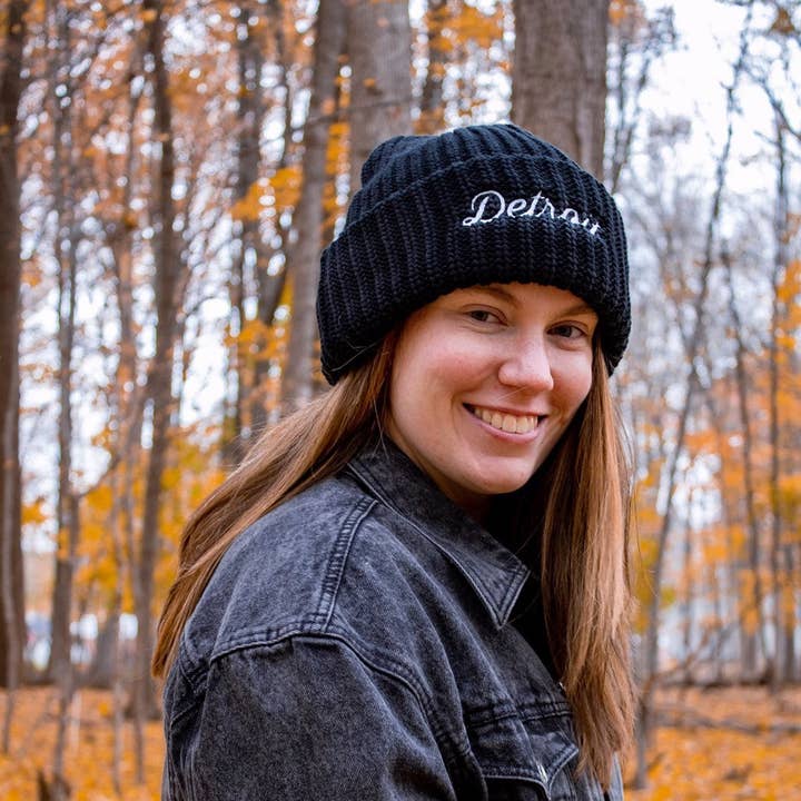 Gorra Detroit Thirsty Script Flip Chunky Knit - Varios colores para venta al por mayor de Detroit Shirt Co.