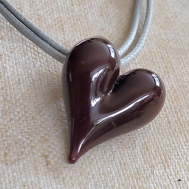 AB Glass Designs – wholesale Hänge-/berlockhalsband – Blåst glas hjärta halsband -olika färgalternativ (kopia)6