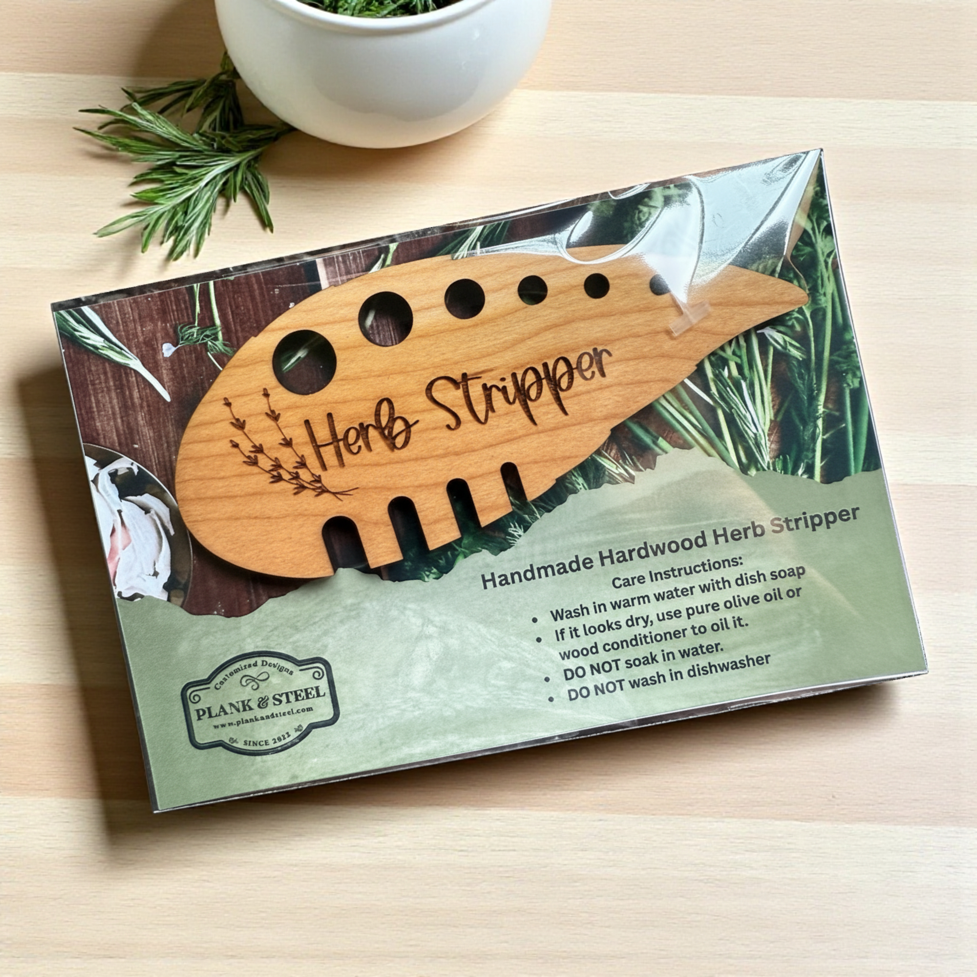 The Savvy Spade - Vente Ustensile/gadget de cuisine - Éplucheur d'herbes personnalisé avec logo – Outil de cuisine en bois dur de marque7