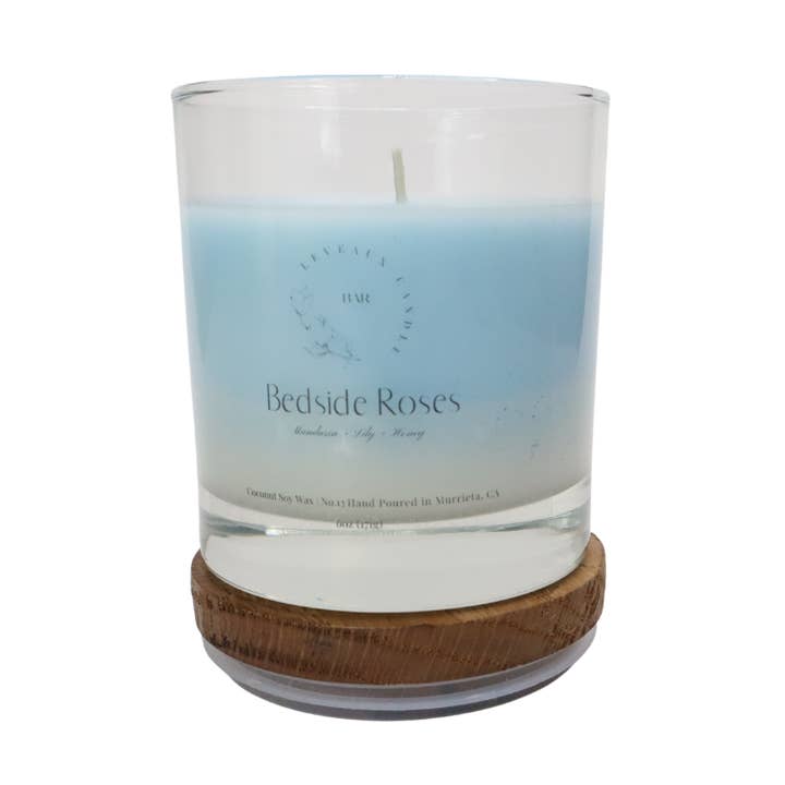 Rozen naast het bed voor wholesale door Leveaux Candle Bar