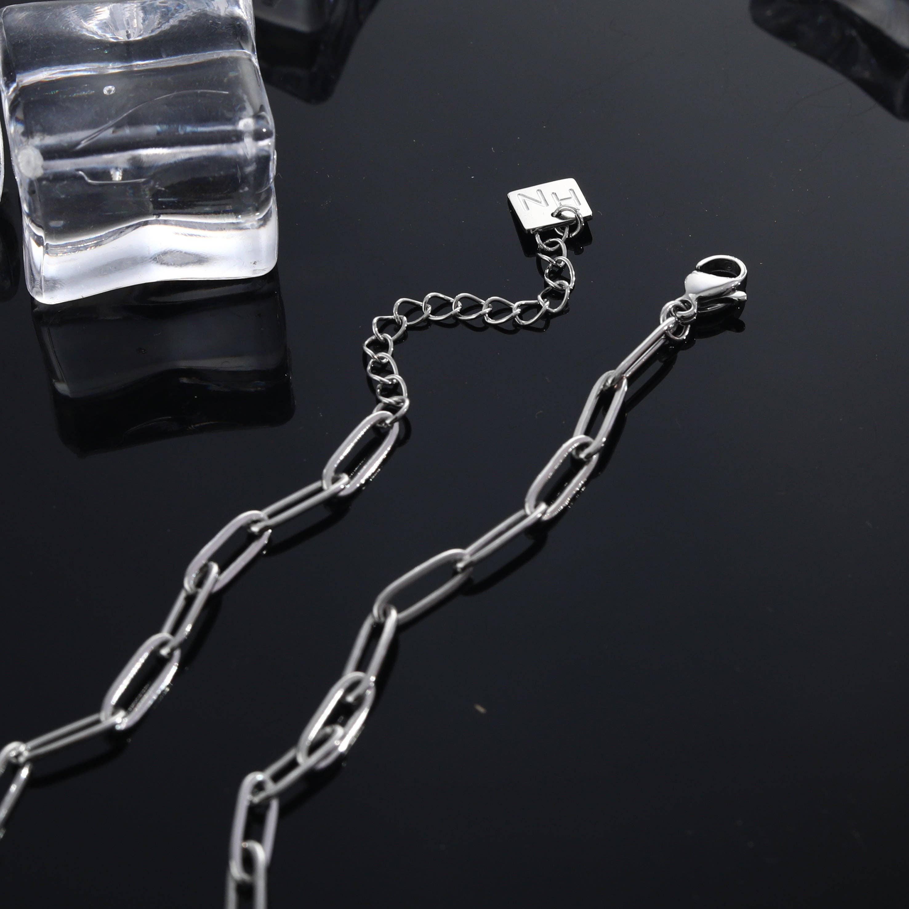 HACKNEY NINE – wholesale  – MORNA Paper Clip Chain with Zirconia Accented Geometric Pendant Silver4